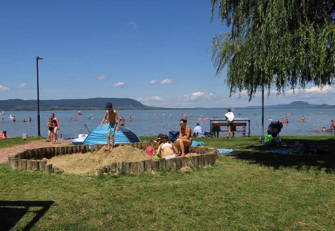Holiday Home Balatonmariafurdo, Somogy 1 Balatonkeresztúr エクステリア 写真